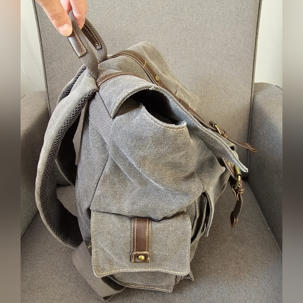 Backpack - Picture 4 of 6